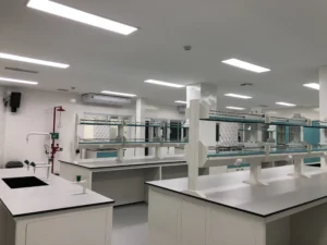 Meja laboratorium epoxy resin vs phenolic resin di ruang lab