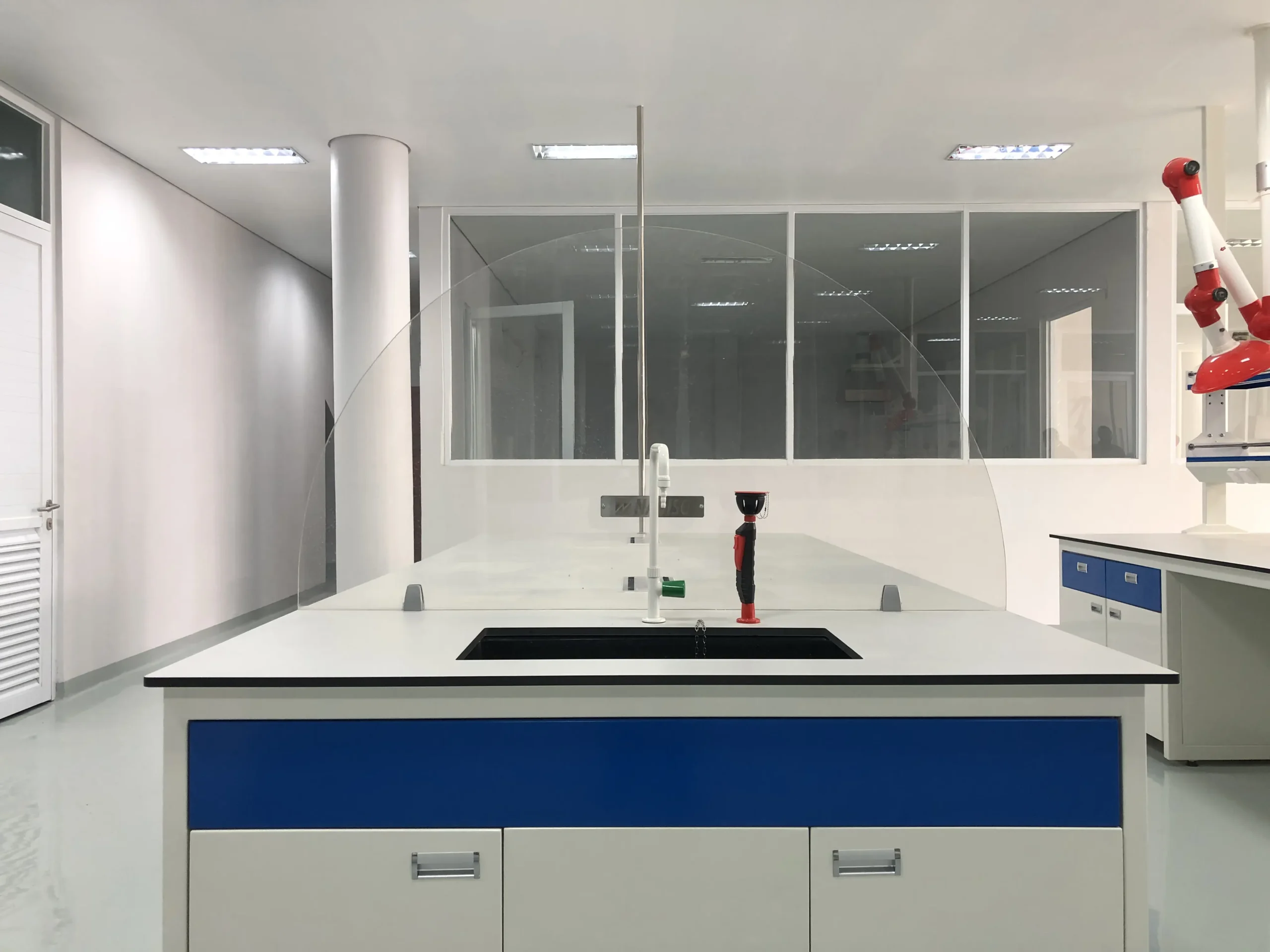 Epoxy resin vs phenolic resin - meja lab Nadiso